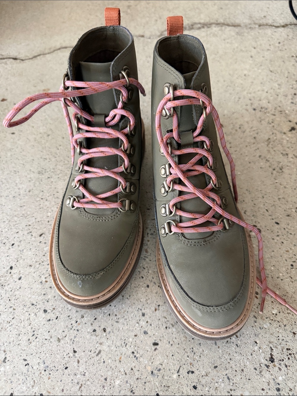 TEVA Midform Boots. Women’s Olive Green Lace-Up Hiking Boots with Pink Laces - 6
